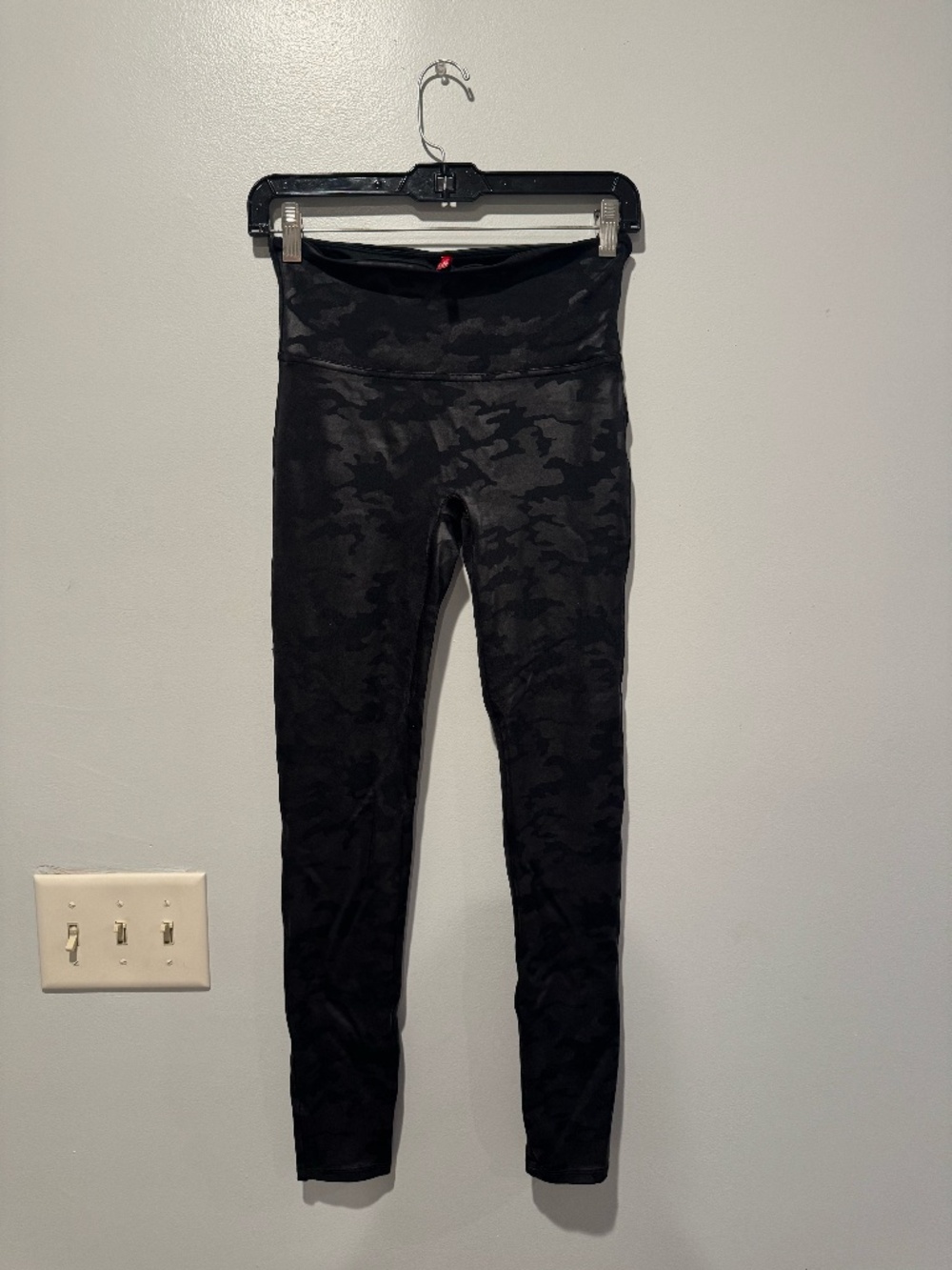 Spanx Faux Leather Camo Leggings – Camouflage Print – Size Medium